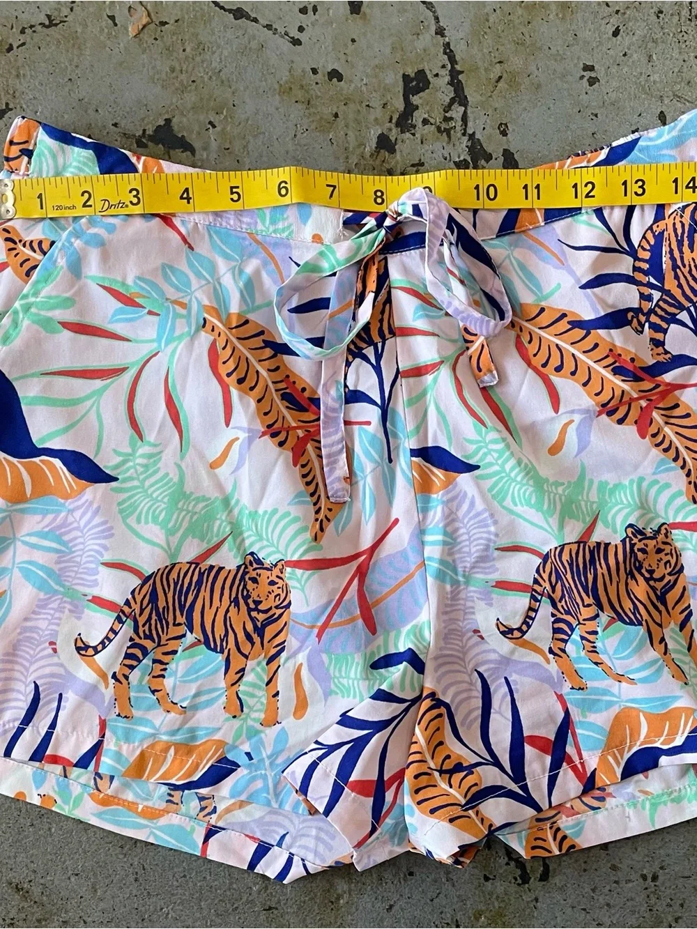 Cynthia Rowley Pajama Set Featuring a Tiger and Tropical Leaf Print Size M/L - Picture 4 of 11